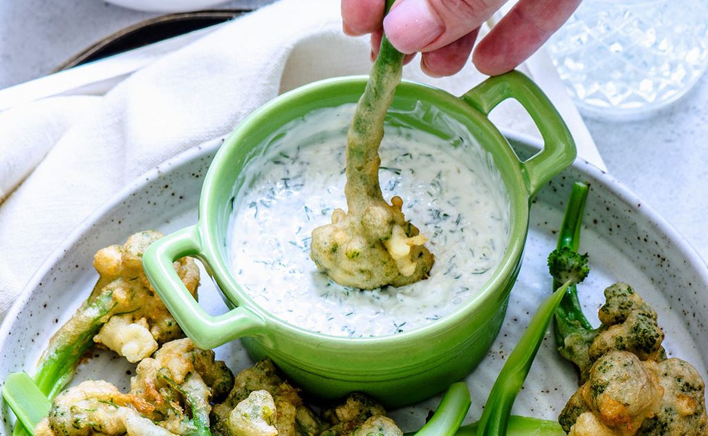 Bimi en tempura con salsa tártara