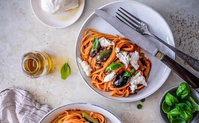 Espaguetis con calabacines y berenjenas a la plancha