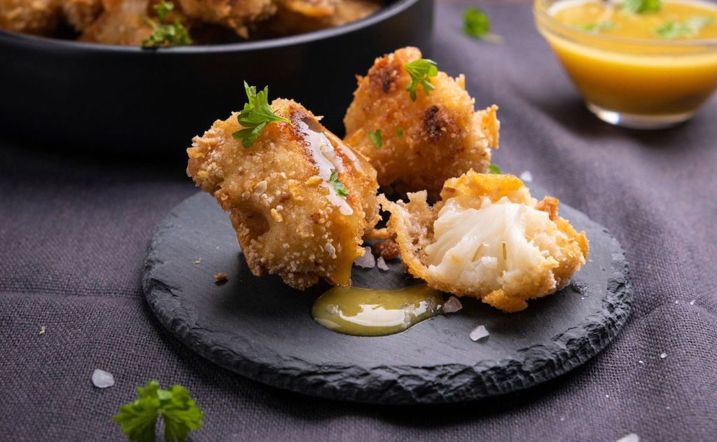 Nuggets de coliflor crujientes con dip de mostaza dulce