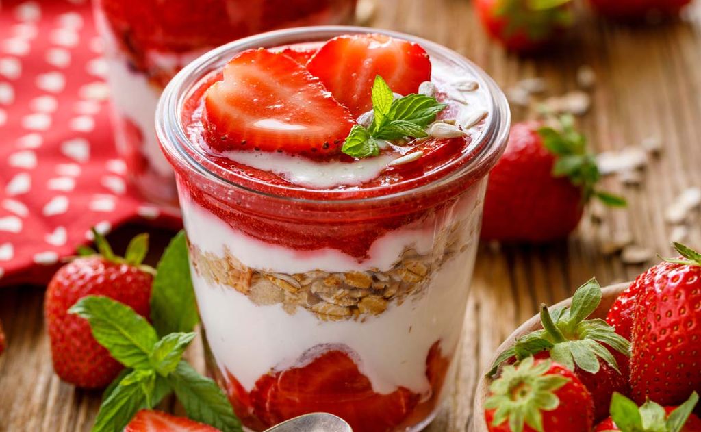 Yogur con fresas y cereales