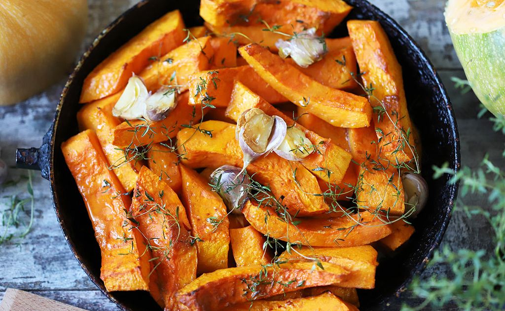 Calabaza asada al horno con hierbas y ajo