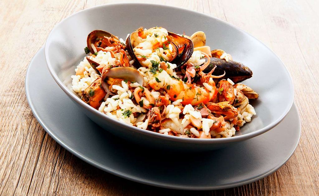 Arroz con mejillones y otros mariscos