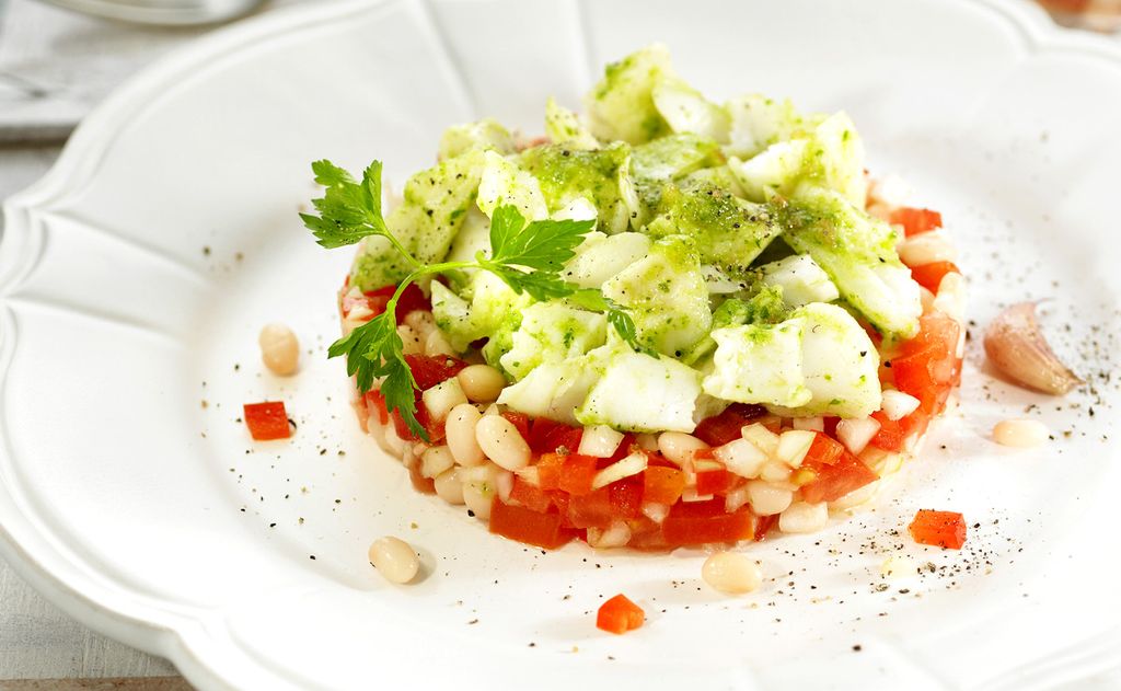 Timbal de bacalao con vinagreta de perejil