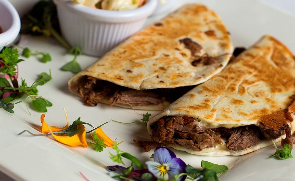 Tacos de 'brisket' con queso y ensalada de col