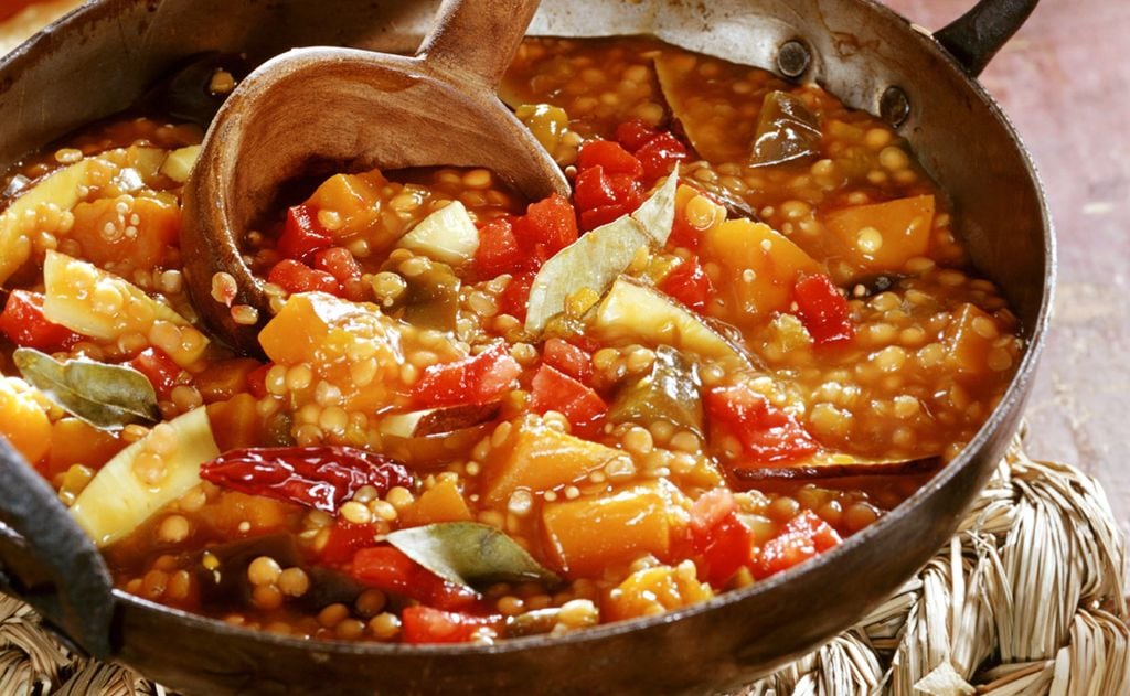 Lentejas guisadas con berenjena y calabaza