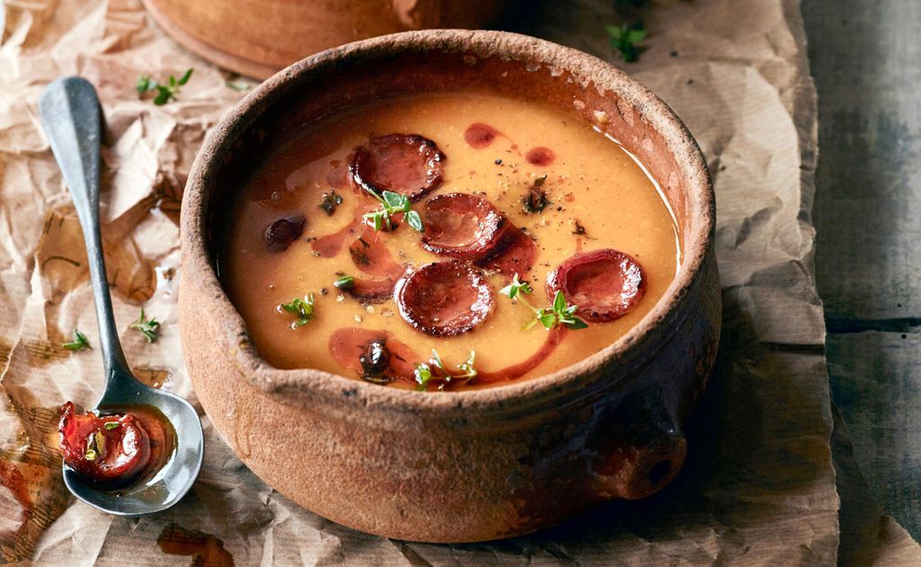 Sopa de calabaza ahumada con chorizo de León