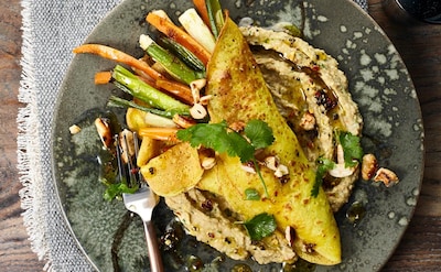 Tacos de verduras con hummus de avellana
