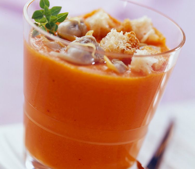 Gazpacho con manzana y berberechos