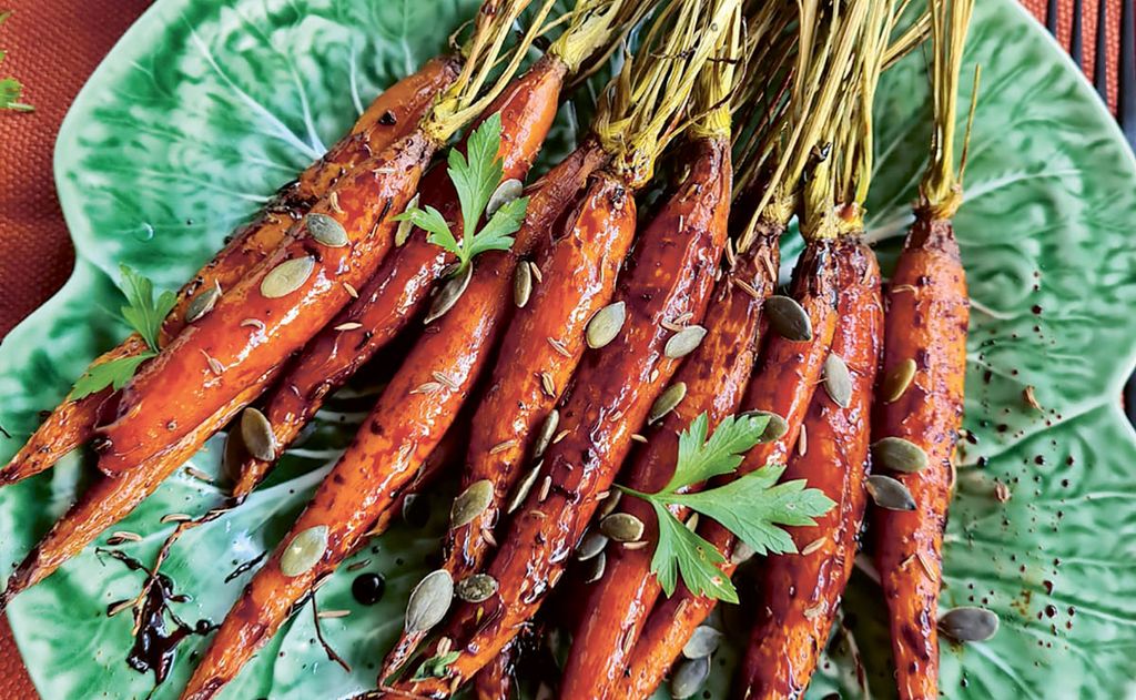 Zanahorias asadas con sirope de agave, tahini y yogur