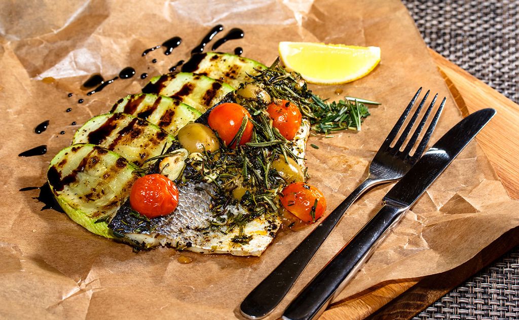 Lomos de lubina con verduras en papillote