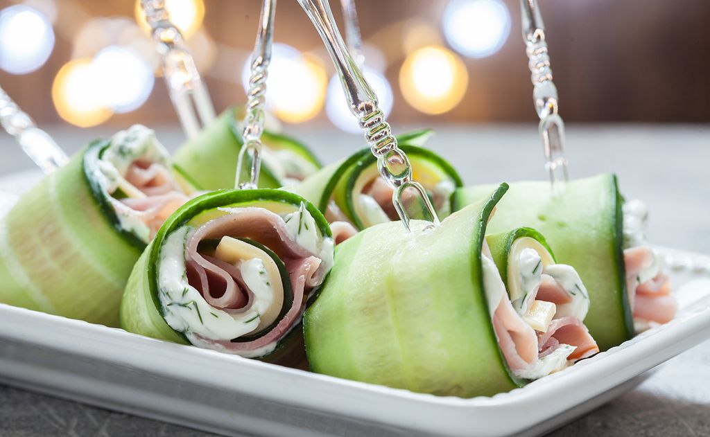 Bocaditos de pepino con jamón, queso y mayonesa al eneldo