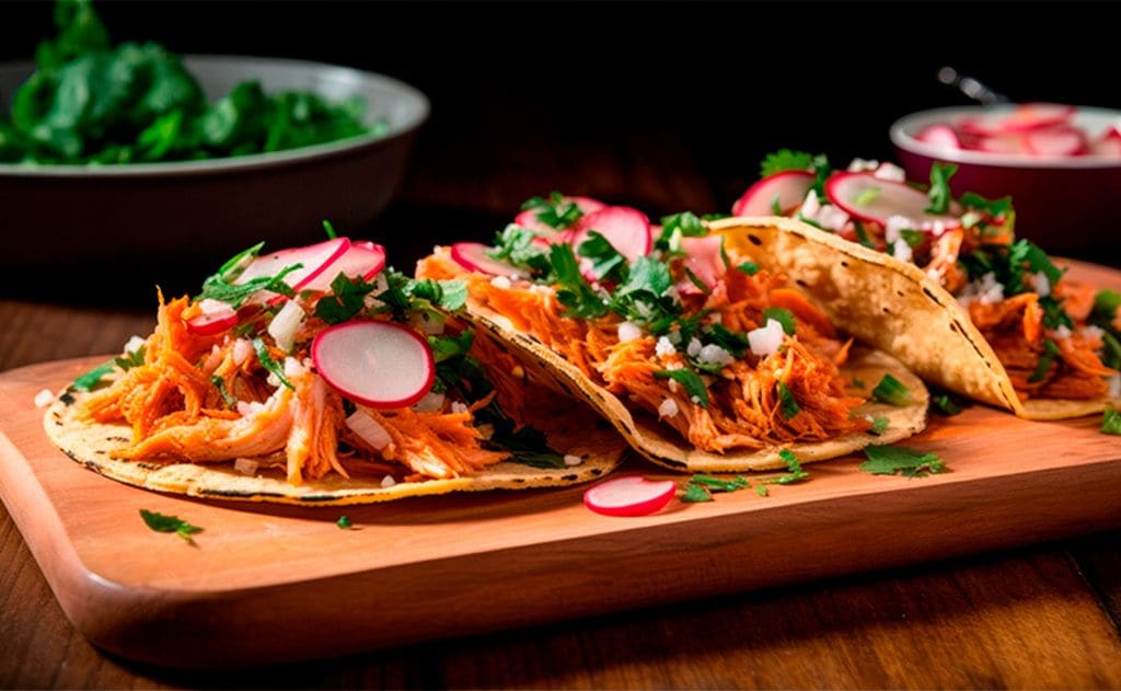 Tacos de tinga de pollo