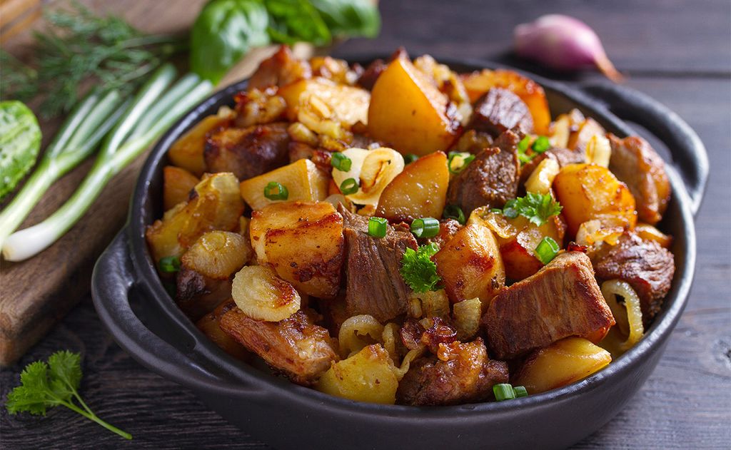 Estofado de ternera con patatas y chalotas