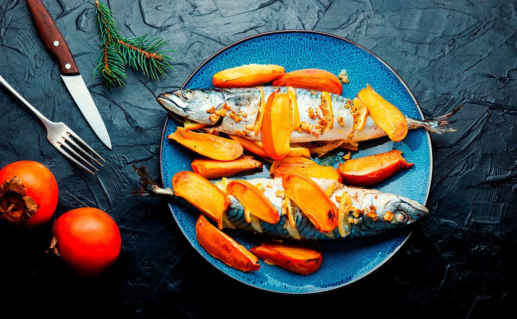 Caballas con naranja y caqui al horno