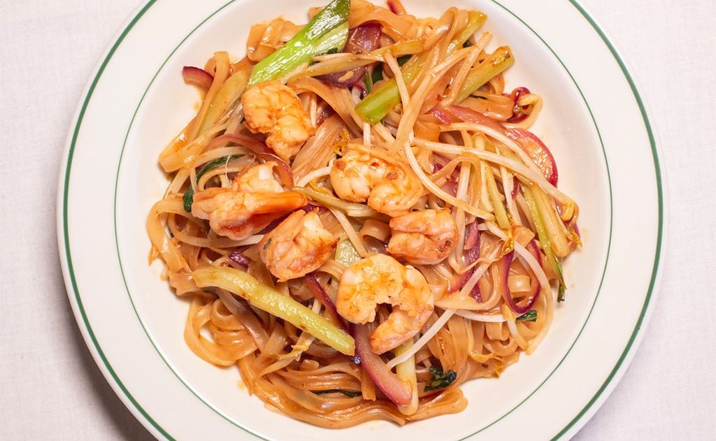 Fideos de arroz con gambas y almejas