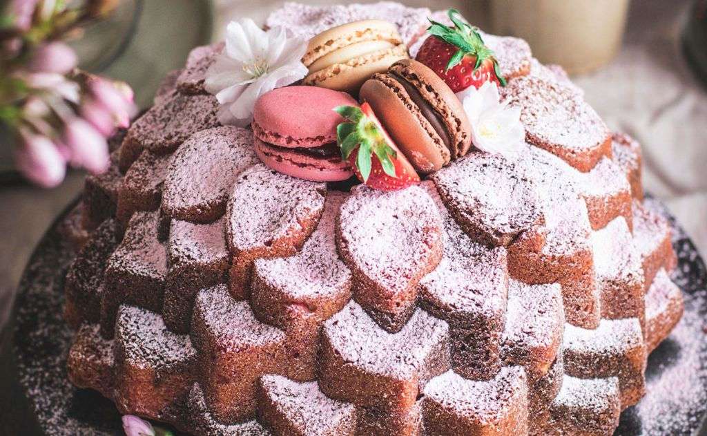 'Bundt cake' de chocolate y fresa