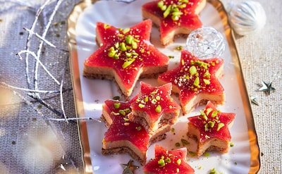 Estrellas de 'foie' con membrillo y pistachos