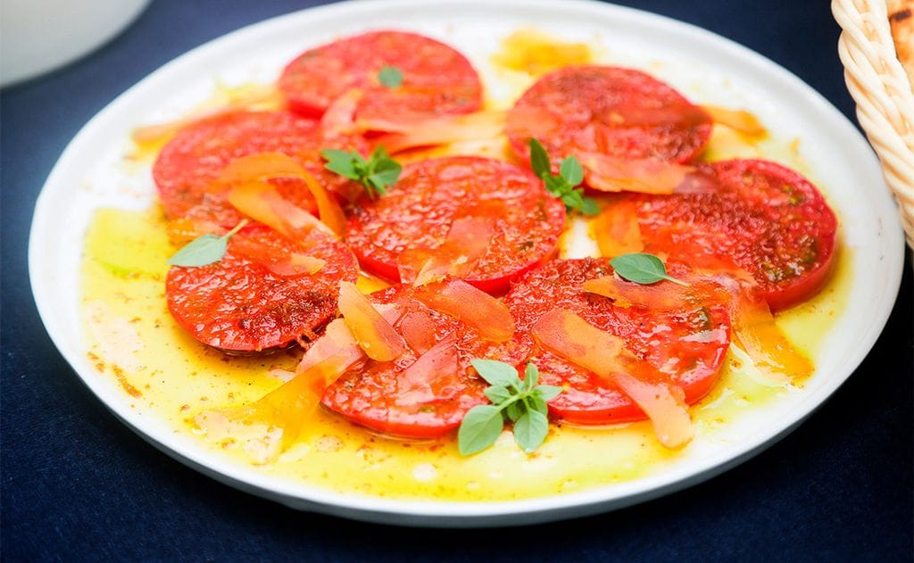 Ensalada de tomate con botarga