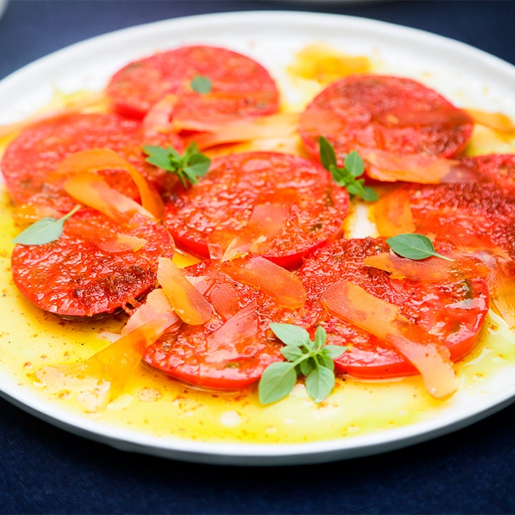 Ensalada de tomate con botarga