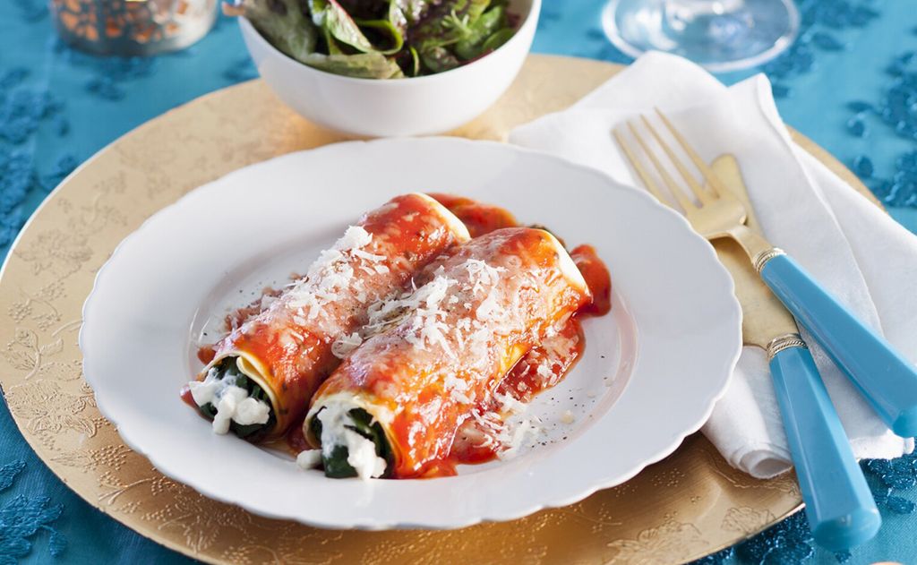 Canelones de espinacas con ricotta y tomate