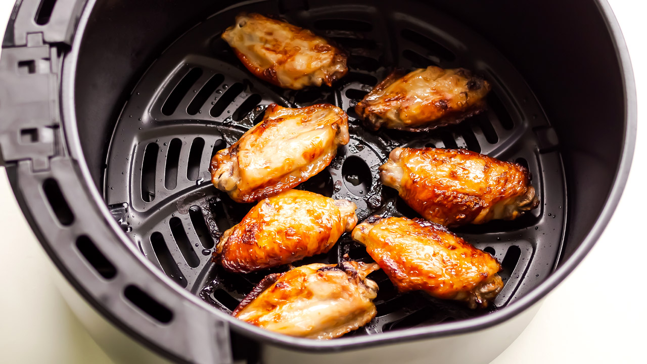 Alitas de pollo con ‘airfryer’: fáciles, económicas… ¡adictivas!