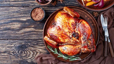 Pollo al horno jugoso y crujiente: 10 recetas que no fallan