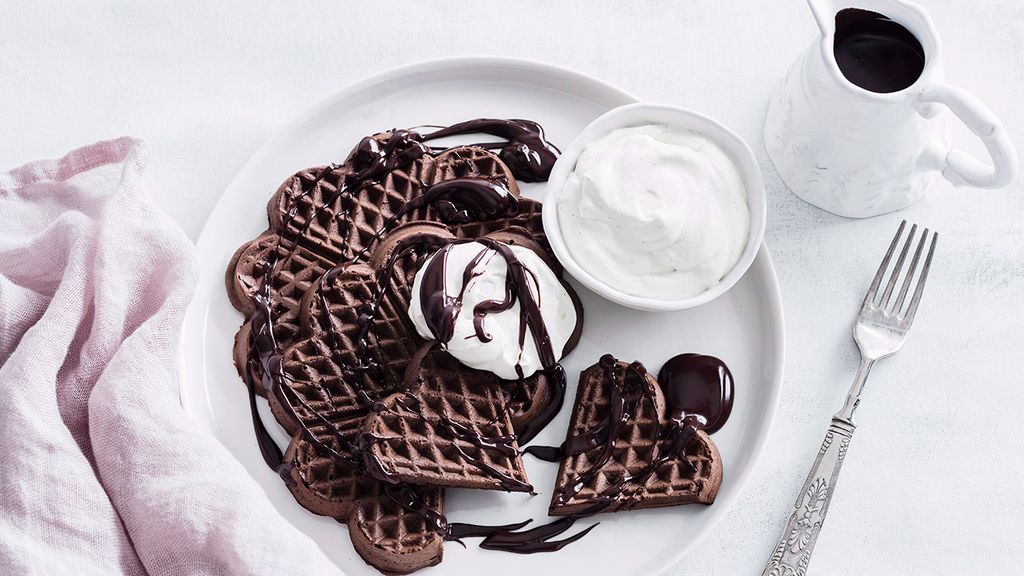 Gofres con nata y salsa de chocolate al Pedro Ximénez