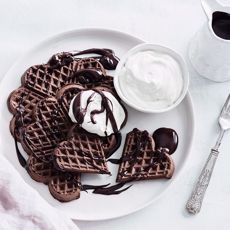 Gofres con nata y salsa de chocolate al Pedro Ximénez