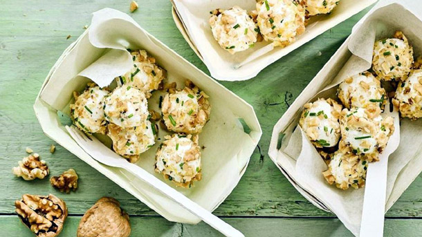 Bolitas de queso rebozadas con nueces