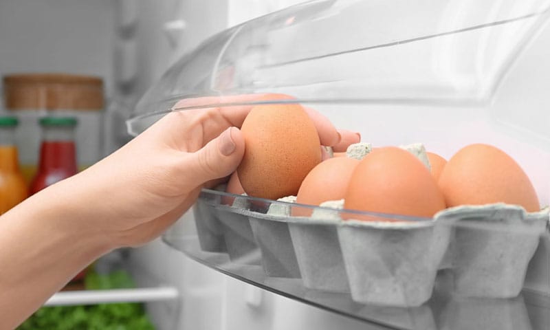 Por qué no deberías cocer los huevos sacados directamente de la nevera