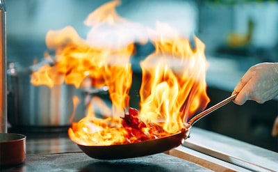Aprende a flambear un plato sin quemar la cocina
