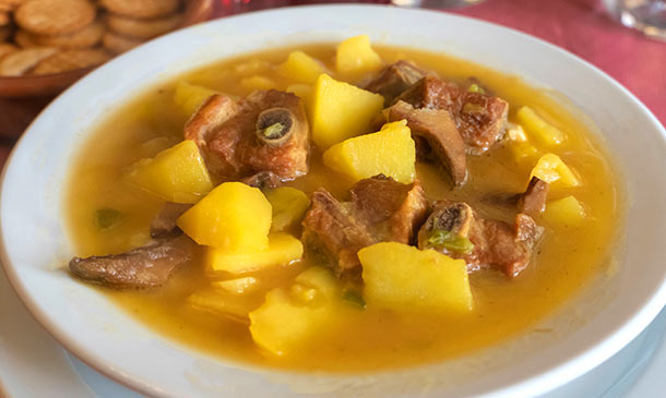 Cocina de la abuela: patatas con costillas paso a paso