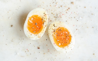 Cómo hacer huevos cocidos perfectos en tu freidora de aire