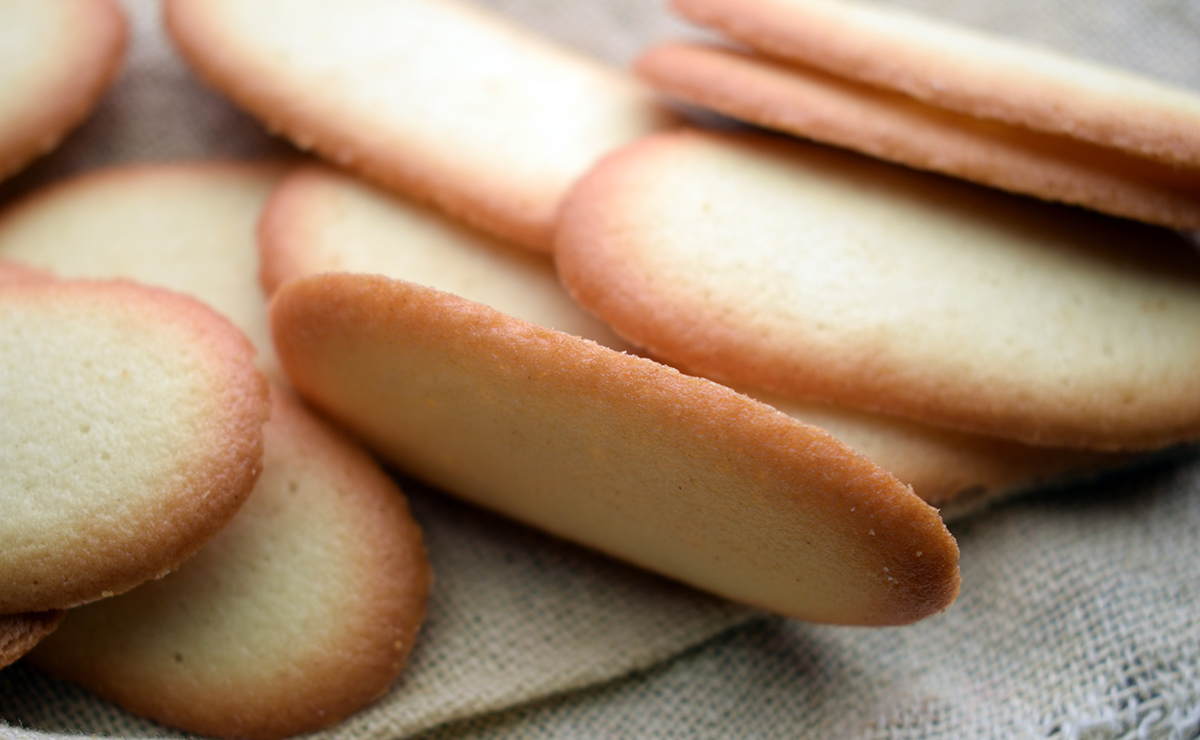 Lenguas de gato superfáciles, ligeras y delicadas