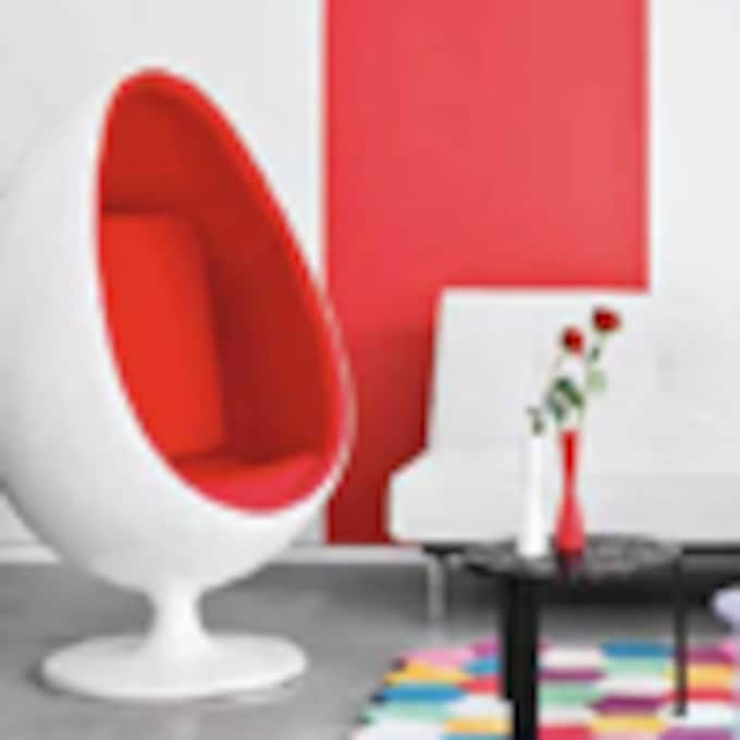 Ideas para combinar en tu salón distintos estilos de sillas