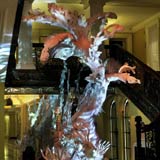 John Galliano ‘se inventa’ un espectacular árbol de Navidad
