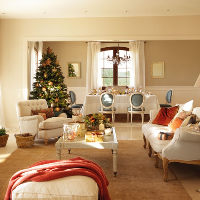 Abetos, belenes, coronas... mil y un detalles para decorar tu casa en Navidad
