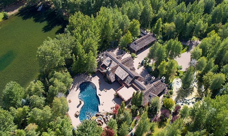Bruce Willis vuelve a poner a la venta su espectacular mansión de Sun Valley, ¿quieres verla?