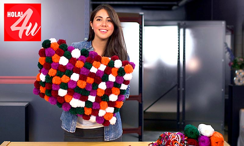 DiY: Cómo hacer una alfombra con pompones de lana