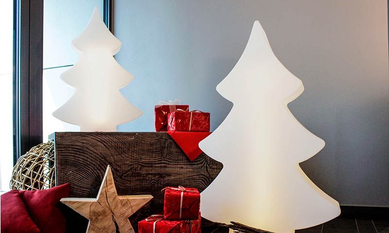 8 árboles de Navidad elegantes y originales, ¿con cuál te quedas?