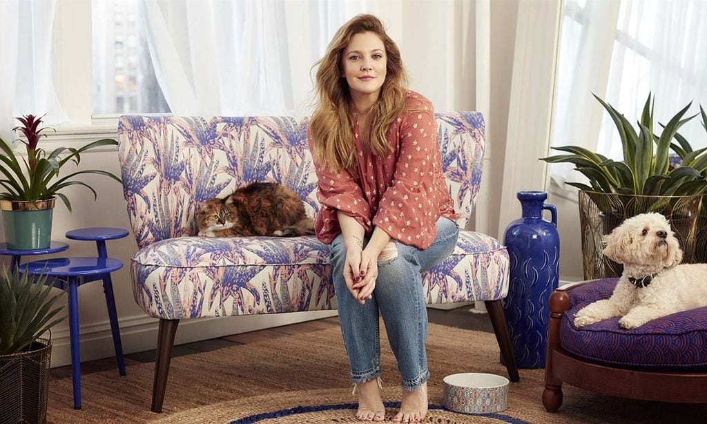 Drew Barrymore lanza su primera colección de decoración para la casa, ¿quieres verla?