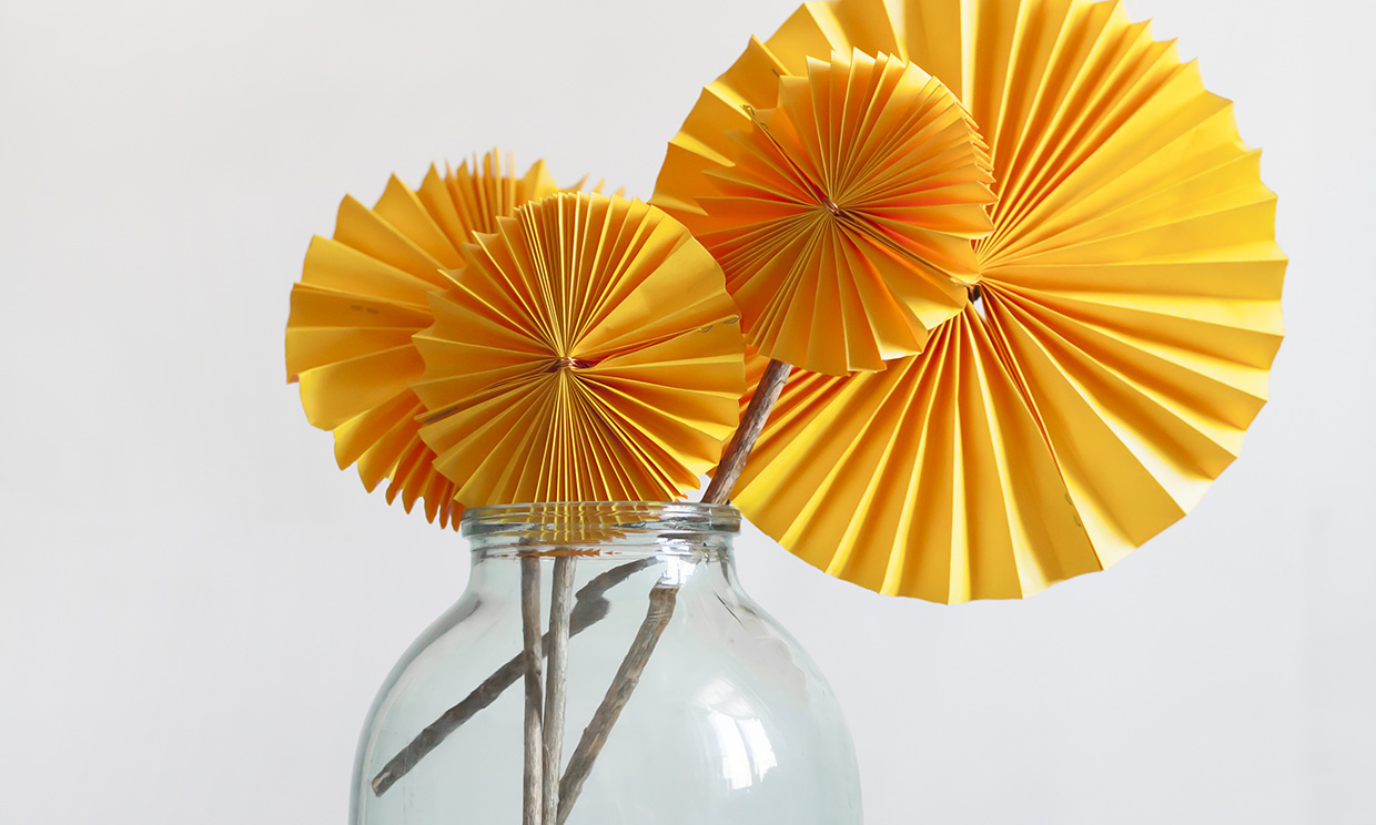 Flores de papel que puedes incorporar a la decoración de tu casa, paso a paso