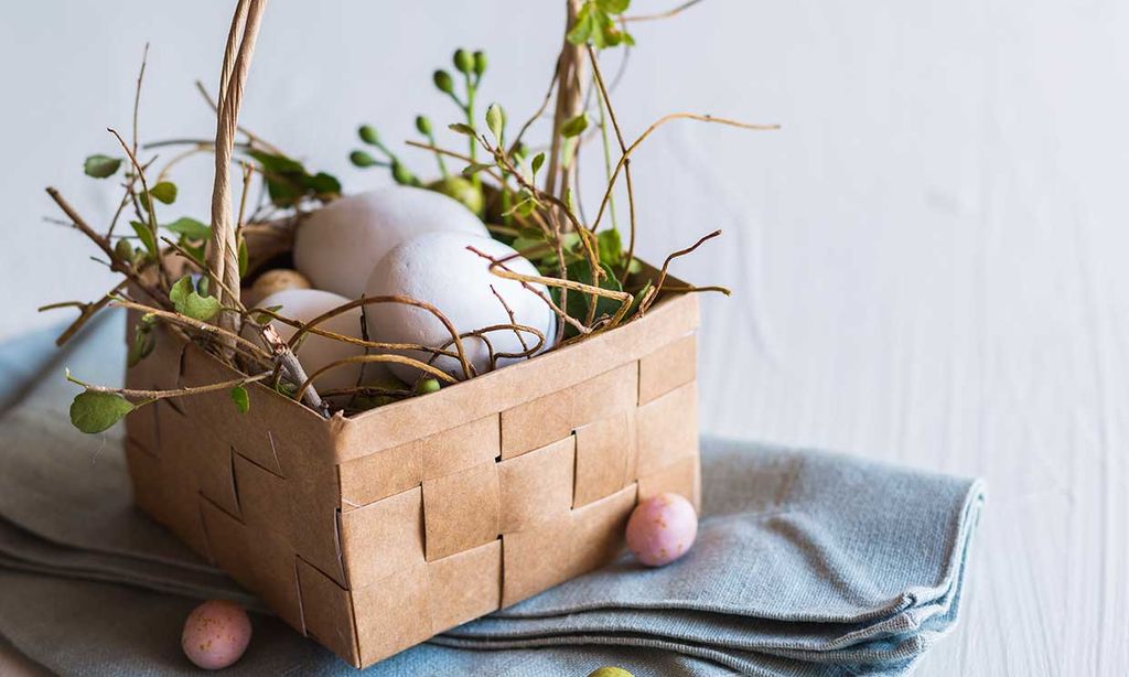 ¿Acumulas bolsas de papel? ¡Recíclalas fabricando una cesta con tus propias manos!