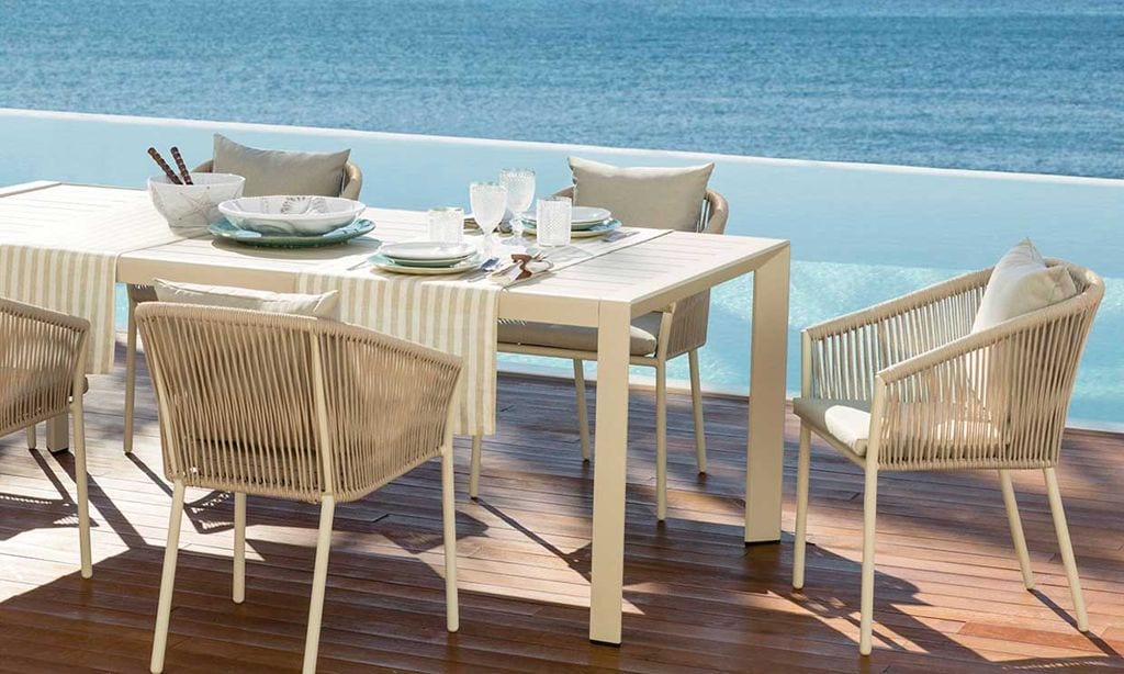 Estas vajillas son perfectas para tus comidas de verano. ¿Ponemos la mesa?