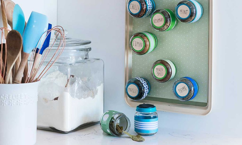 ¿Tu cocina es un caos? Pon orden con este práctico especiero magnético