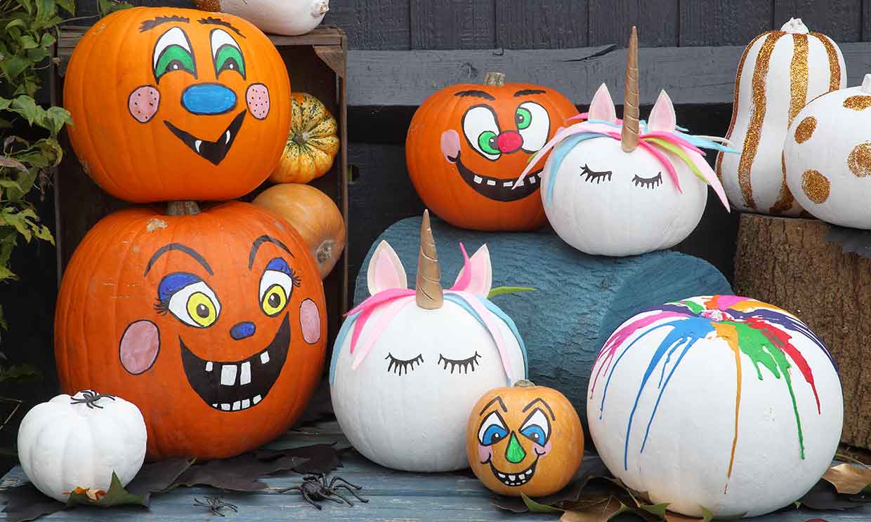 Prepara un Halloween alternativo decorando estas calabazas llenas de color y fantasía