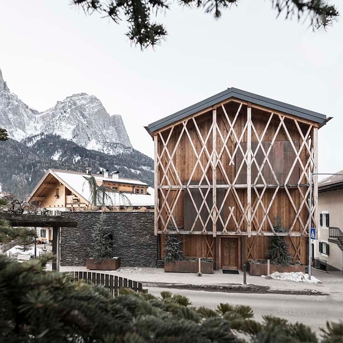 Una casa de montaña (poco convencional) en los Alpes