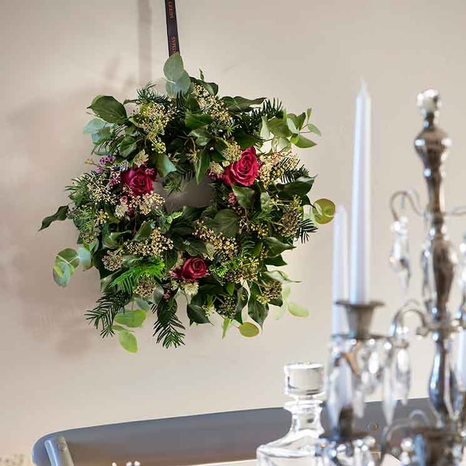 Preciosos adornos florales para la mesa de Navidad hechos por ti