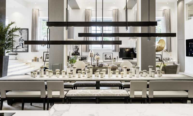 Elegante, atemporal y simple, pero también lujosa, así es la casa de la