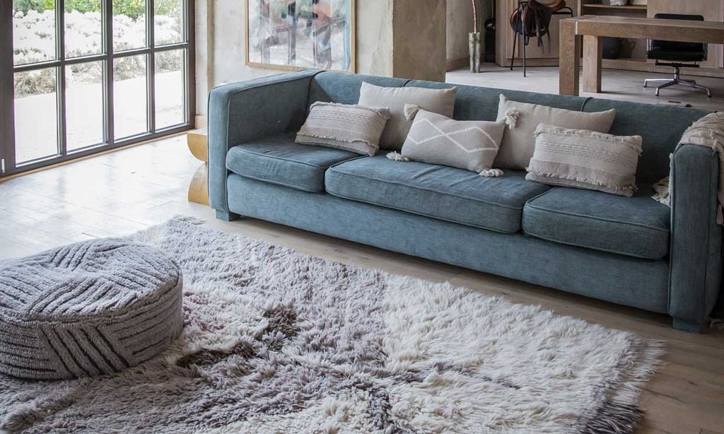 Muebles y objetos decorativos para un salón 100% 'cozy'
